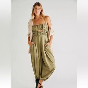 NWT Free People Kingston Barrel Sweetheart Jumpsuit Size M Olive Army Green